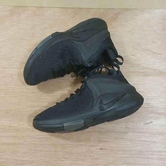 NIKE ZOOM WITNESS BLACK ON BLACK LEBRON JAMES WOMEN'S SIZE 8.5 - Picture 4 of 9